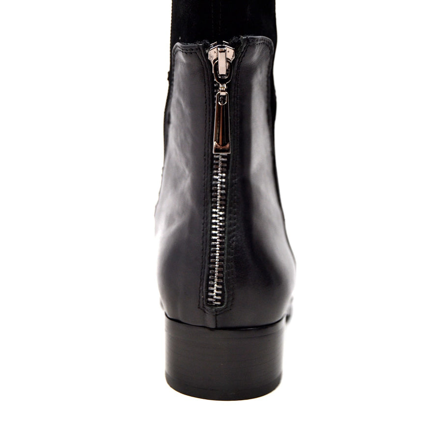 Timeless Riding Boots Stylish and Versatile